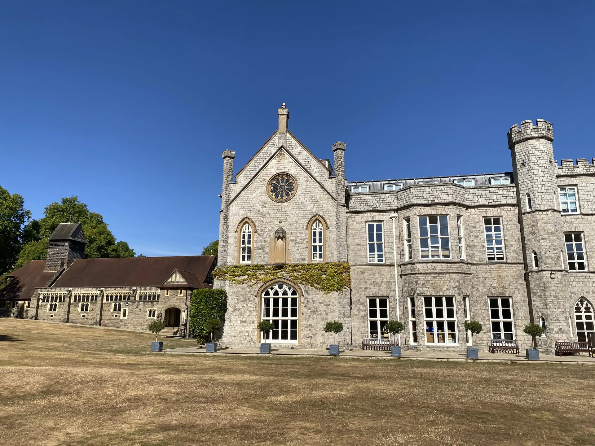 Barracudas High Wycombe camp school building.jpg