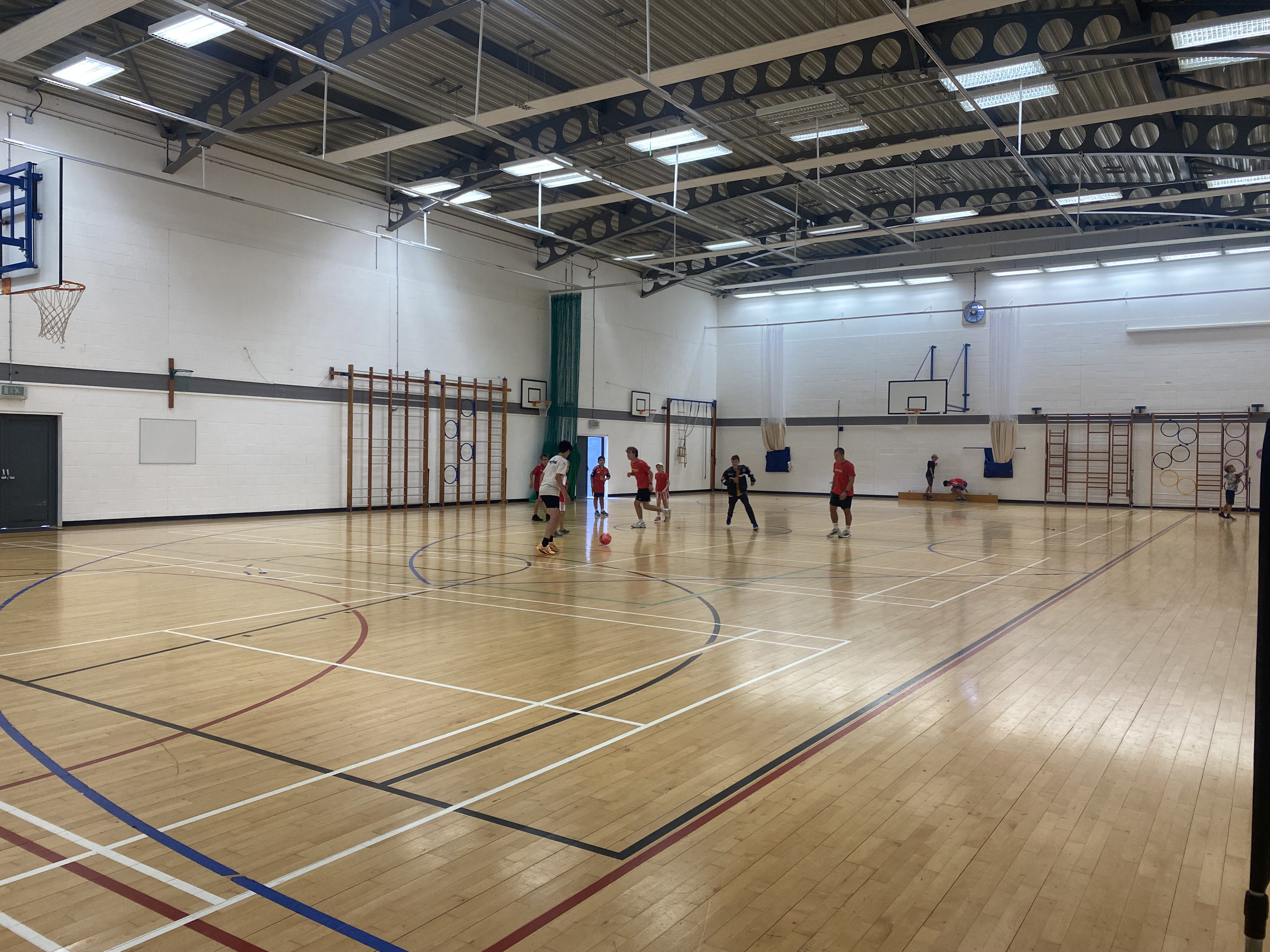 Barracudas Hemel Hempstead camp sports hall.jpg