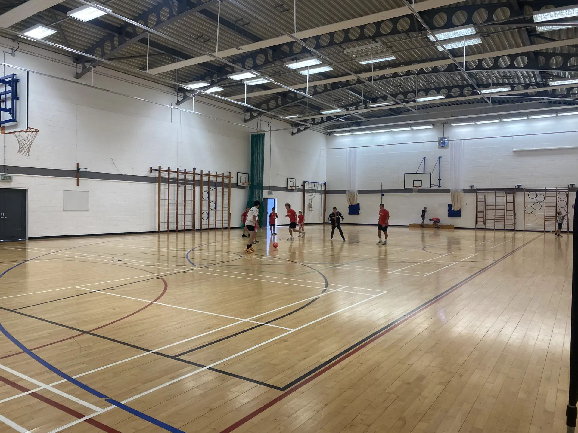 Barracudas Hemel Hempstead camp sports hall.jpg